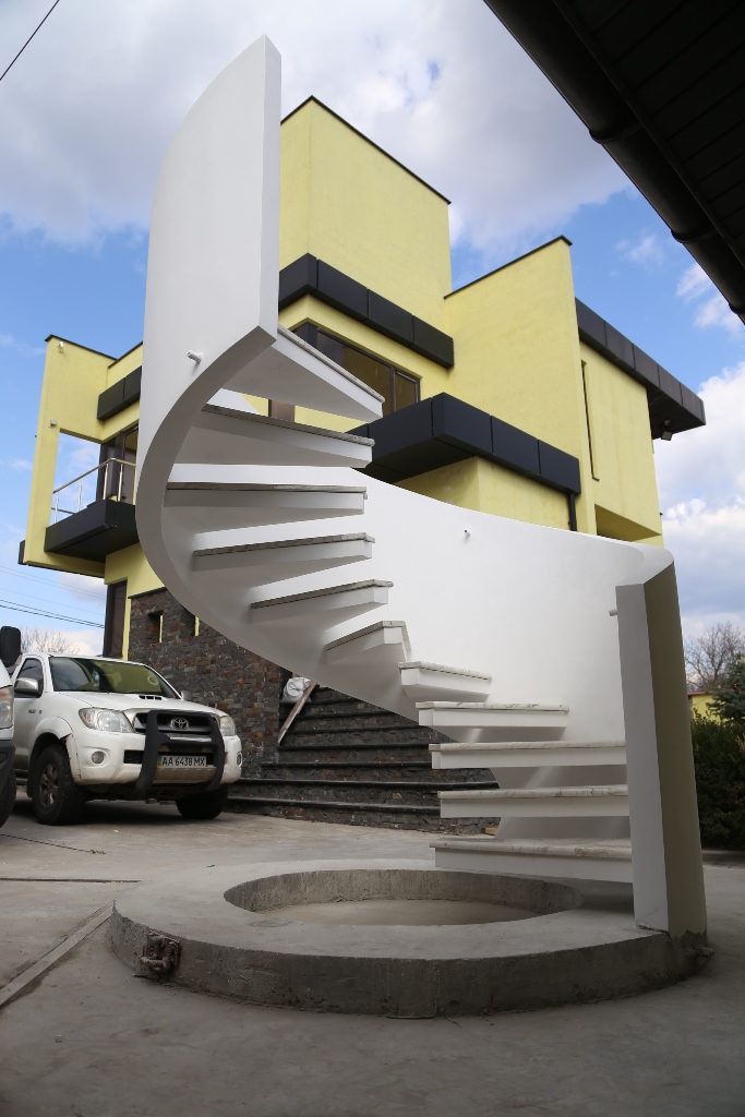 Лестница бетонная перило-консольная