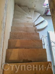 Косоурная лестница в квартире