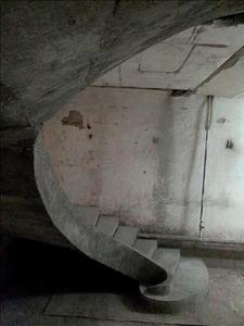 Лестница бетонная с двумя площадками