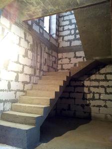 Трехмаршевая лестница с двумя площадками