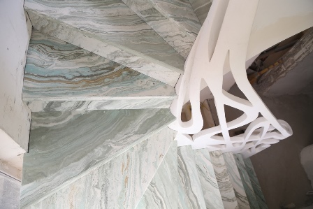 Лестница облицованная архитектурным мрамор-бетоном арт-нуво