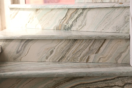 Лестница облицованная архитектурным мрамор-бетоном арт-нуво