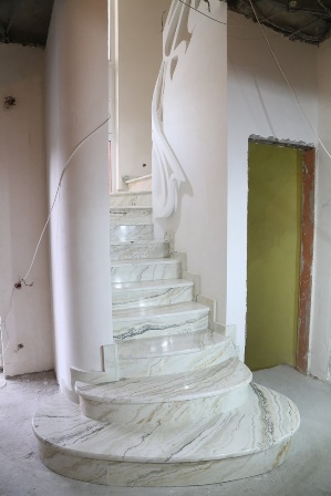 Лестница облицованная архитектурным мрамор-бетоном императорский
